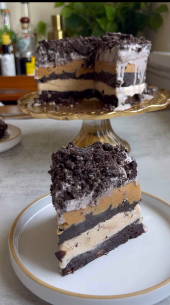 Parent Trap Ice Cream Cake (Peanut butter oreo ice cream cake)